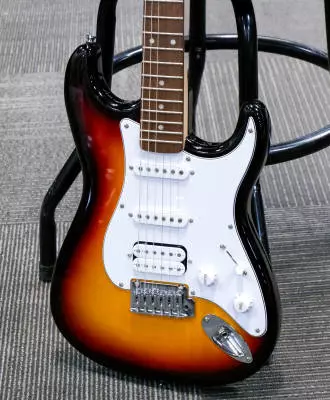 Squier - Affinity Series Stratocaster Junior HSS, Laurel Fingerboard - 3-Color Sunburst